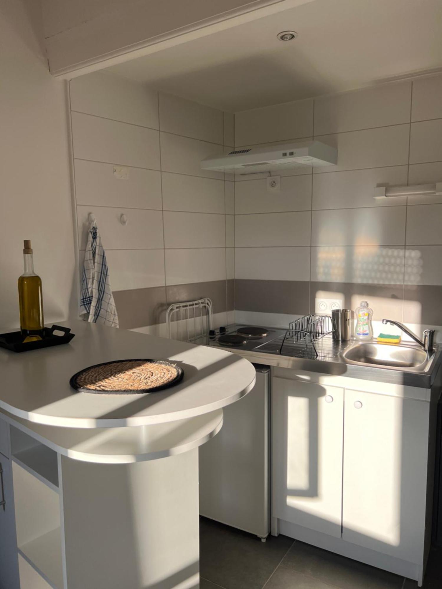 Cosy Studio Hyper Centre Avec Kitchenette & Climatisation Carpentras Extérieur photo