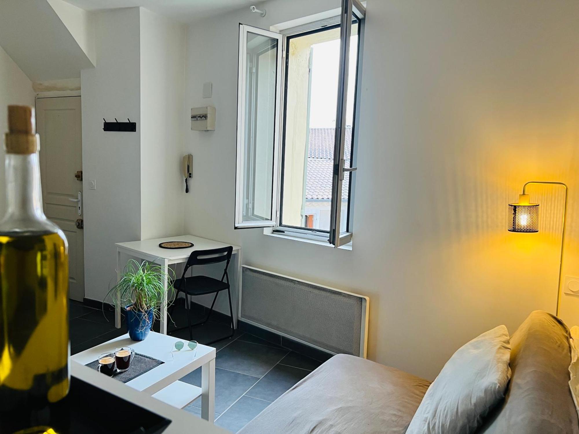 Cosy Studio Hyper Centre Avec Kitchenette & Climatisation Carpentras Extérieur photo